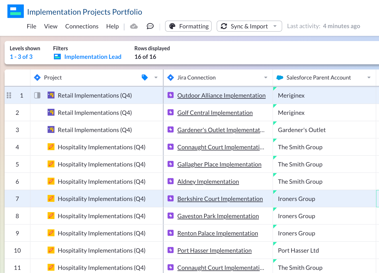 Close-up of a table view in Visor used for project portfolio management, for implementation projects, using epics from Jira and corresponding company data from Salesforce.